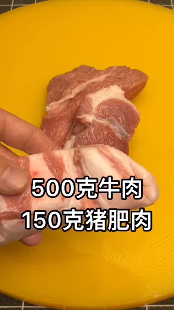 我是美食创作者美食菜谱美食分享感谢耐心观看感谢牛肉汤包
