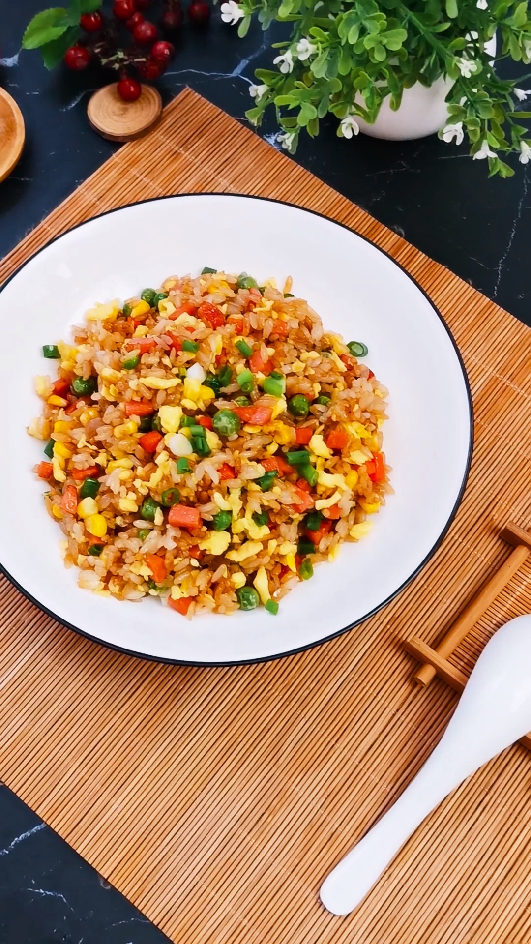 孩子们超爱吃酱油炒饭,只要这简单几步就能搞定,比饭店卖的还好吃哦