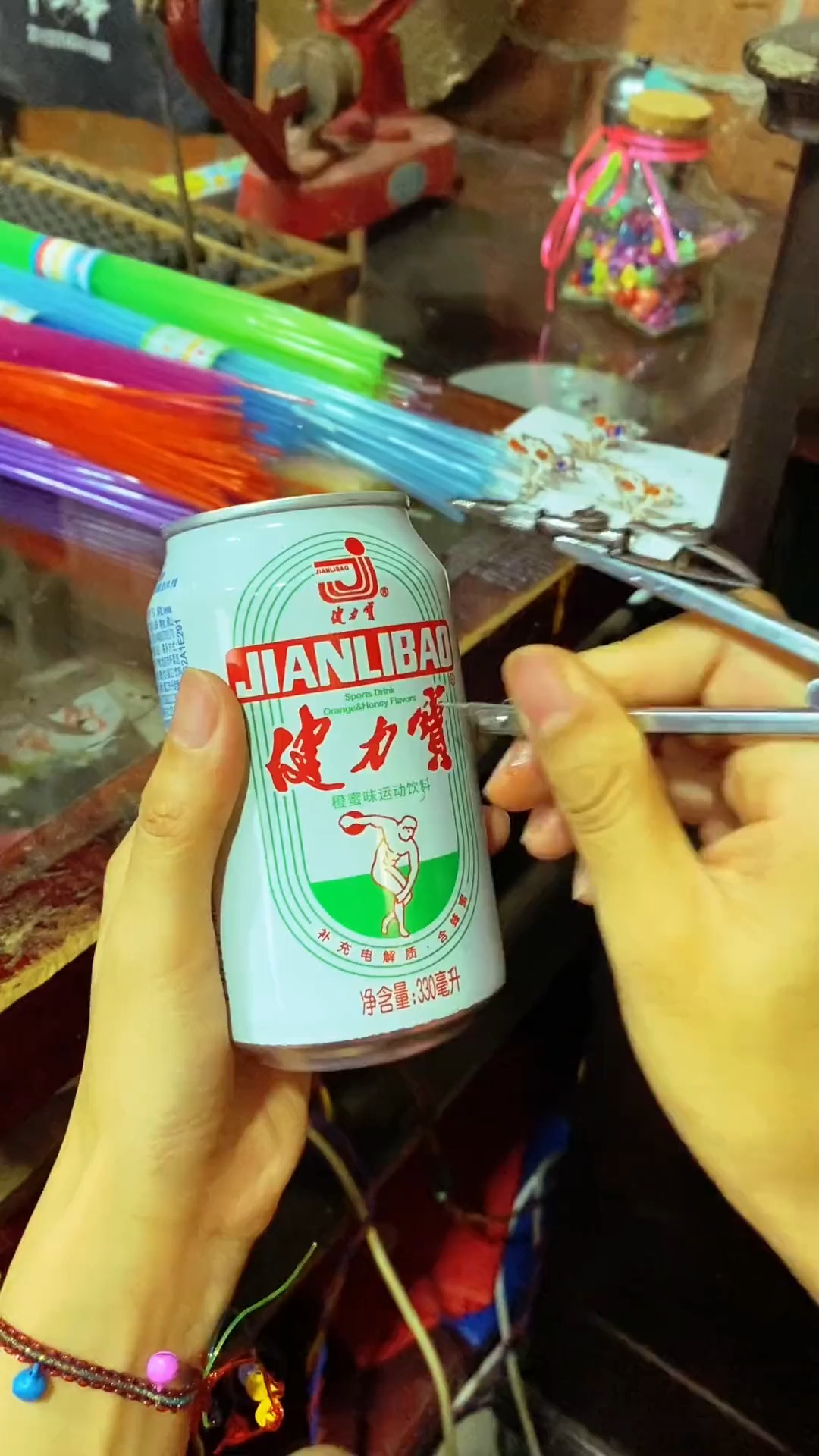1984年的健力宝,你还记得它的味道吗喝过娃都两个了吧。