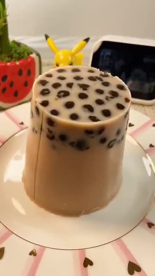 #搞笑段子#奶茶不仅仅是能喝的,也可以做个奶茶果冻,夏天吃口感会更好哦!