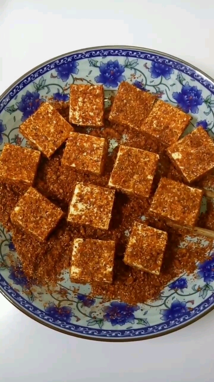 臭豆腐乳制作教程。做法简单,非常好吃的,赶快试试吧。