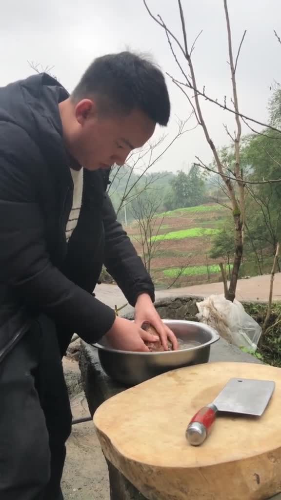 腊排骨炖土豆味道不错的喜欢的话点赞关注请你来我家吃腊肉抖出你的家乡味腊货家乡美食美食