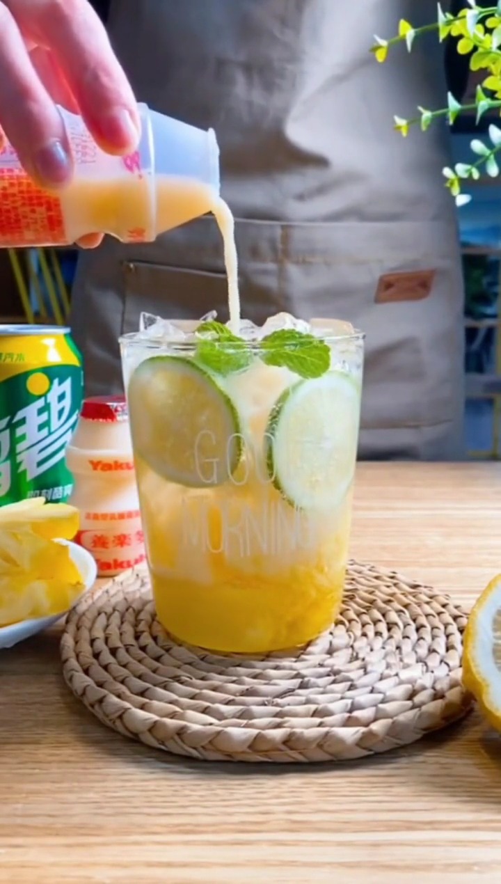 _有没有那么一瞬间就想一个人静静喝一杯网红鸡尾酒