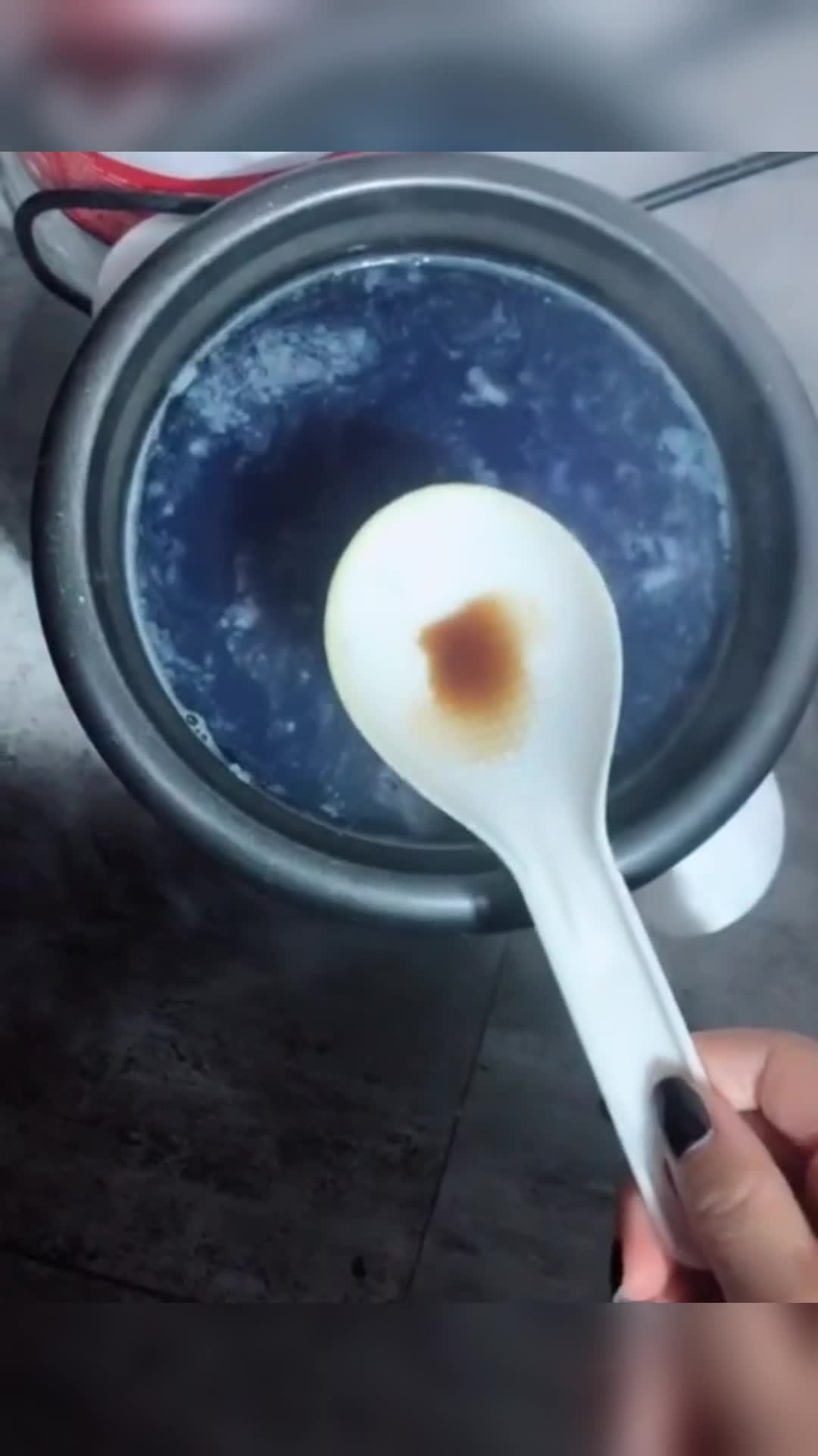 #我要上热门#紫薯被煮成蓝色,加点醋就变好,什么原理呢