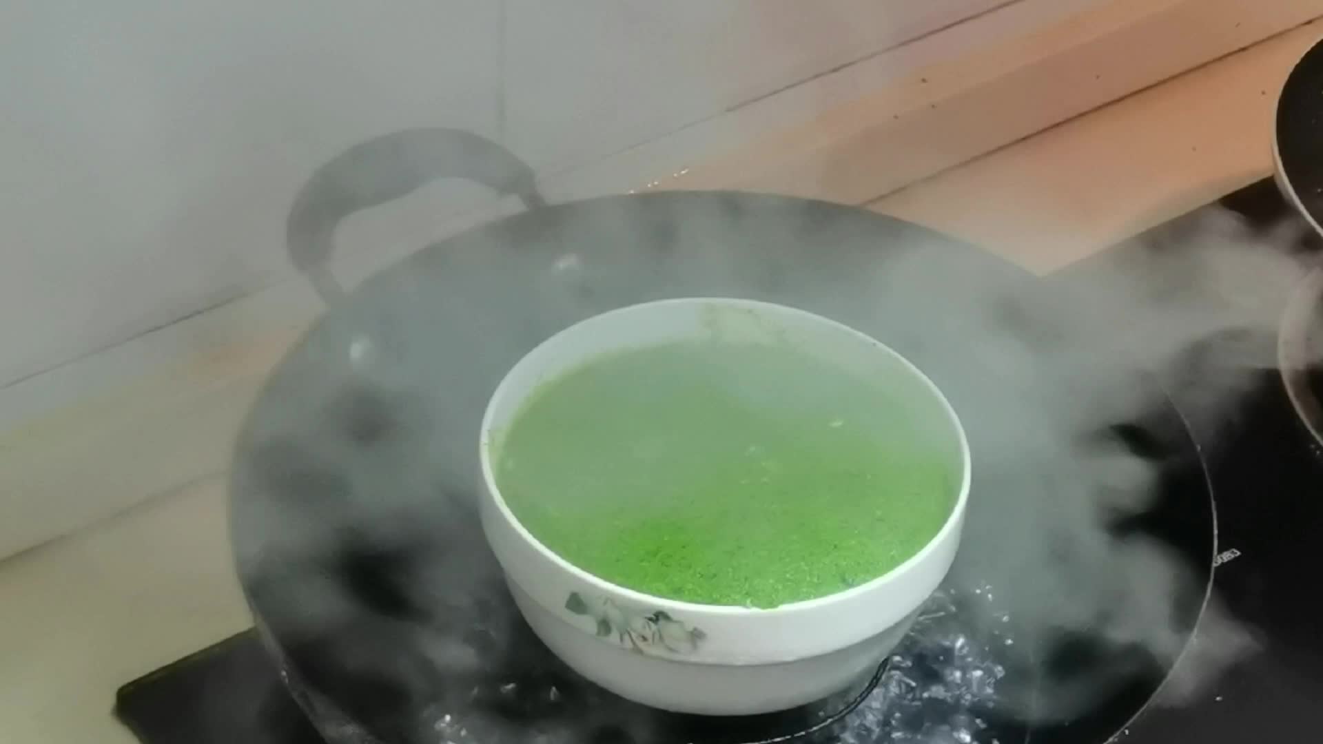 家里小朋友不喜欢吃蔬菜,做个菠菜鸡蛋羹,香嫩爽滑,营养丰富