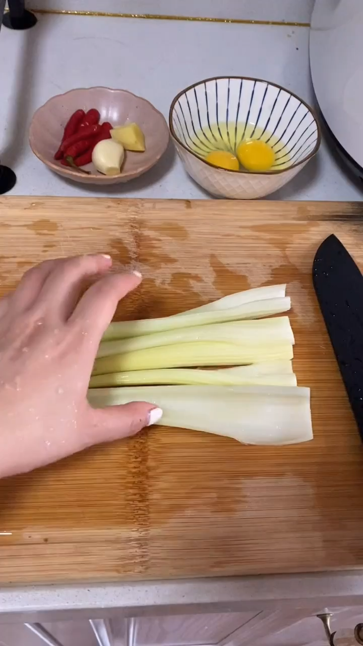 素炒芹菜的简单做法