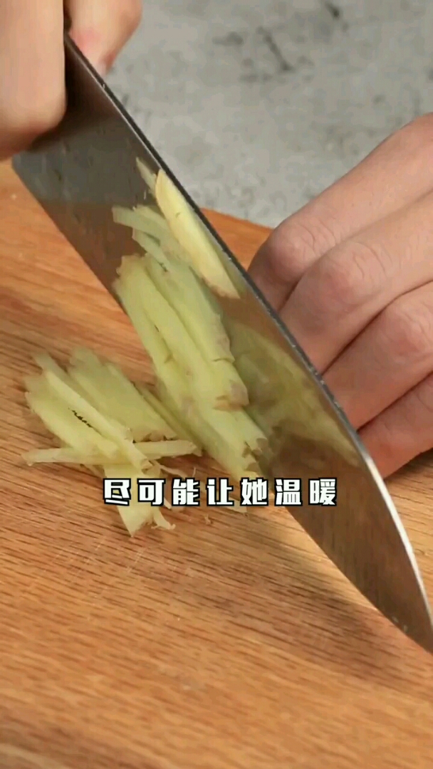 红枣桂圆银耳暖身汤的做法(上)