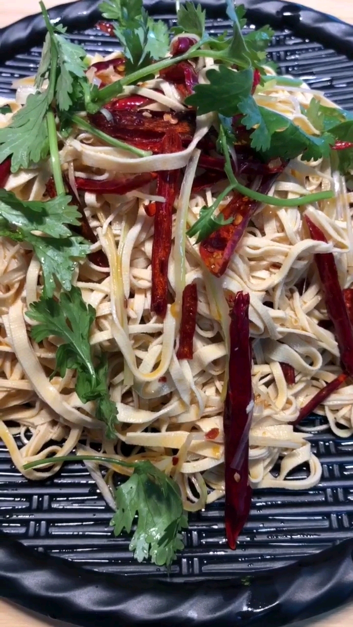 #黑暗料理之王#凉拌千层豆皮丝,超级好吃下饭