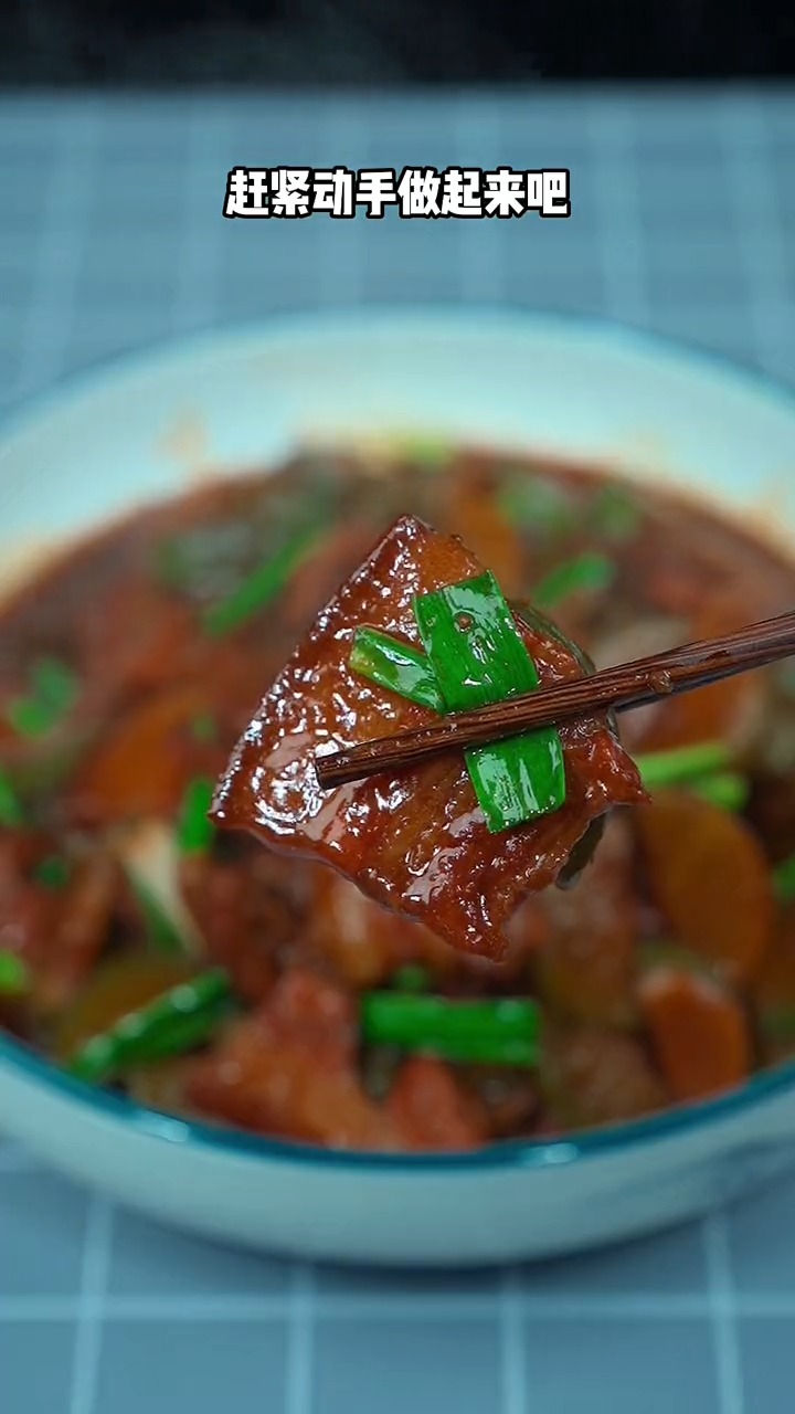 #美食#下班回到家想吃肉,这个萝卜烧肉做法简单,十几分钟就能出锅,太香了!