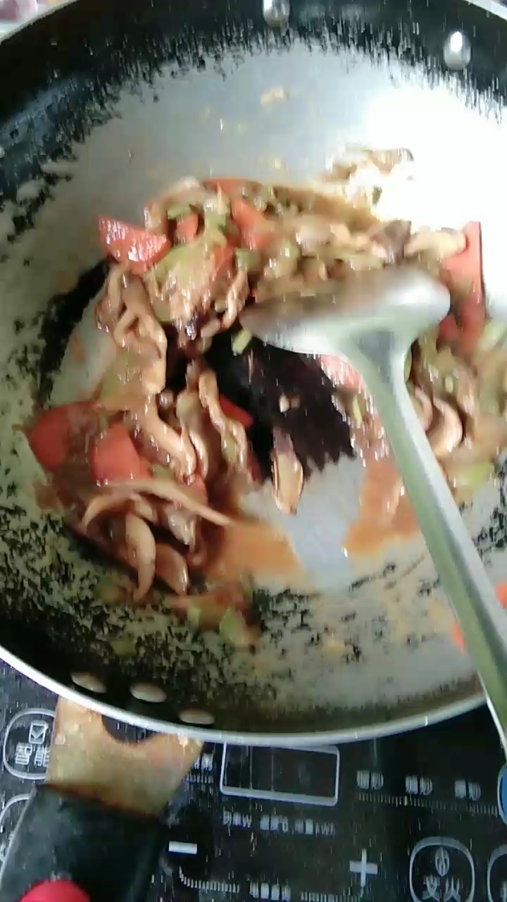 为了看你们发的视频,菜炒糊啦!只能这样吃了,菜老贵了。希望大家能给我点亮小红心