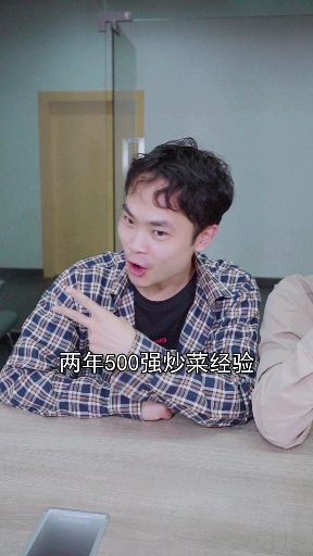 #搞笑段子剧#这能开挖掘机炒菜的人,能是一般人吗?