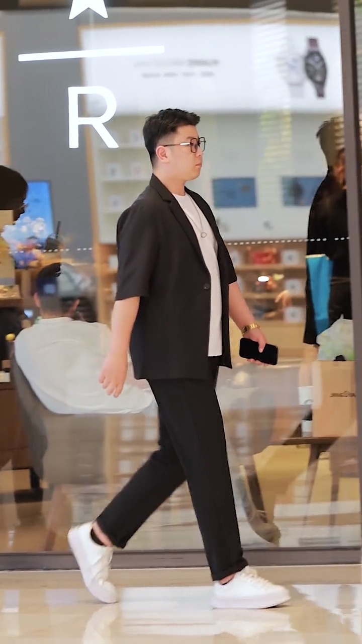 胖男生穿五分袖西服是真的帅,不接受反驳