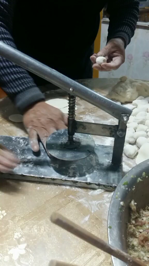 #全民拜大年#自制包饺子神器,高手在民间!