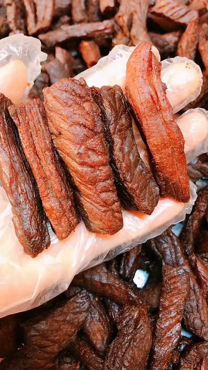 草原美食,风干手撕牛肉干