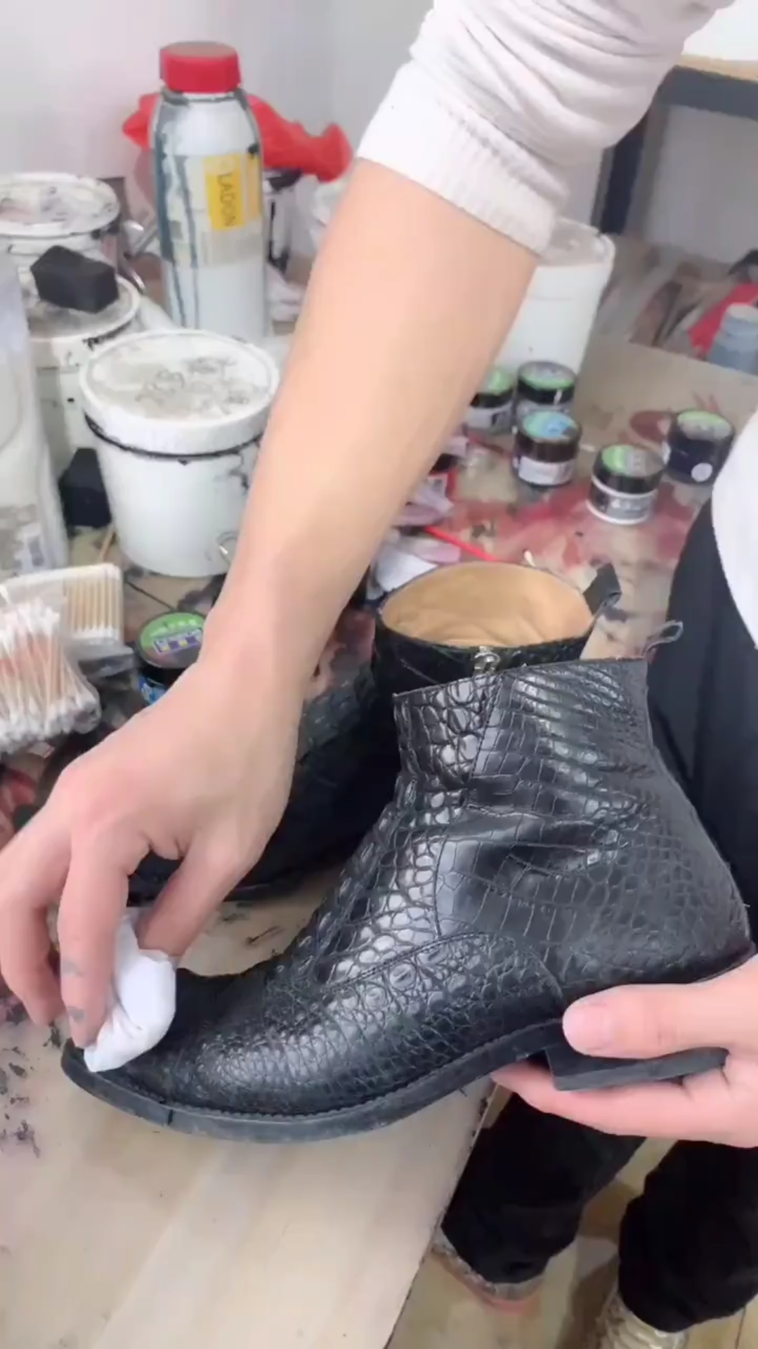 #秋冬穿搭#用了几年的鳄鱼皮包,你知道怎么保养吗?进来我告诉你。 