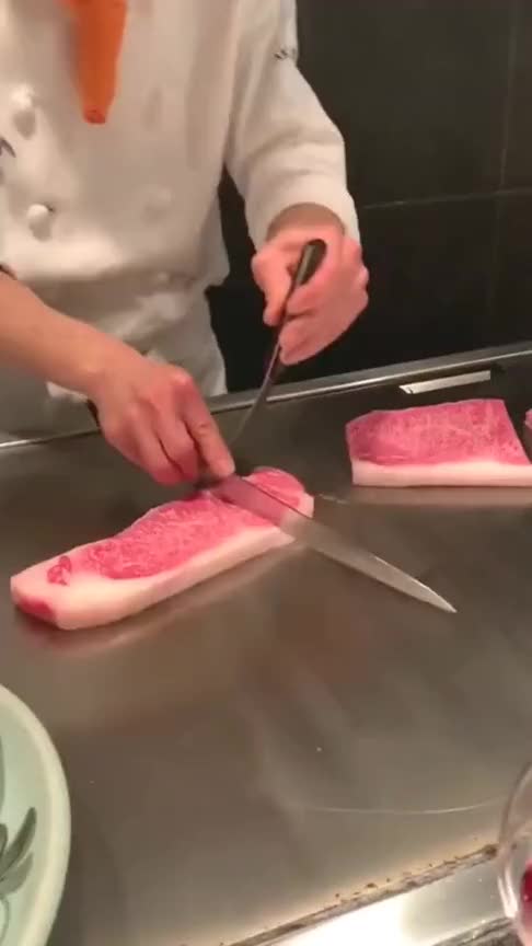 终于吃到了最正宗的神户牛肉,这边角料还打算自己留着当晚餐吗