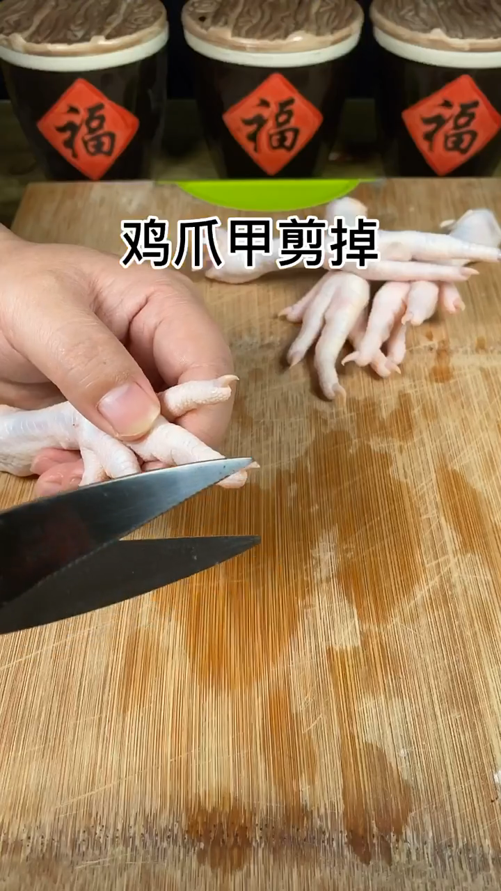 鸡爪煲汤放什么材料?