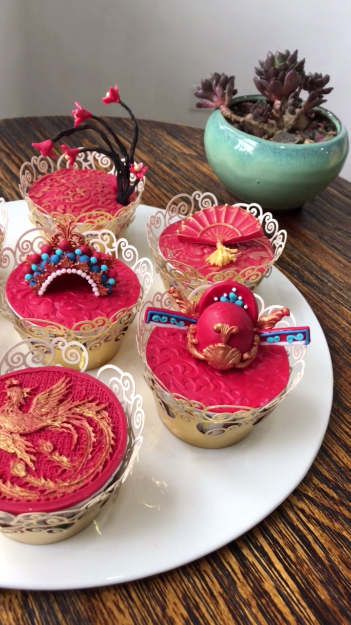 #美食#中式婚礼甜品台蛋糕,杯子摆台蛋糕,手工捏塑巧克力蛋糕,口感软糯,零基础学生练习作