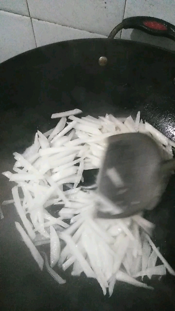 白萝卜炒瘦肉
