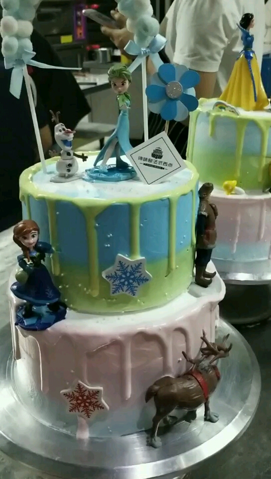 卡通情景蛋糕,送给小朋友,他一定会喜欢到爆吧