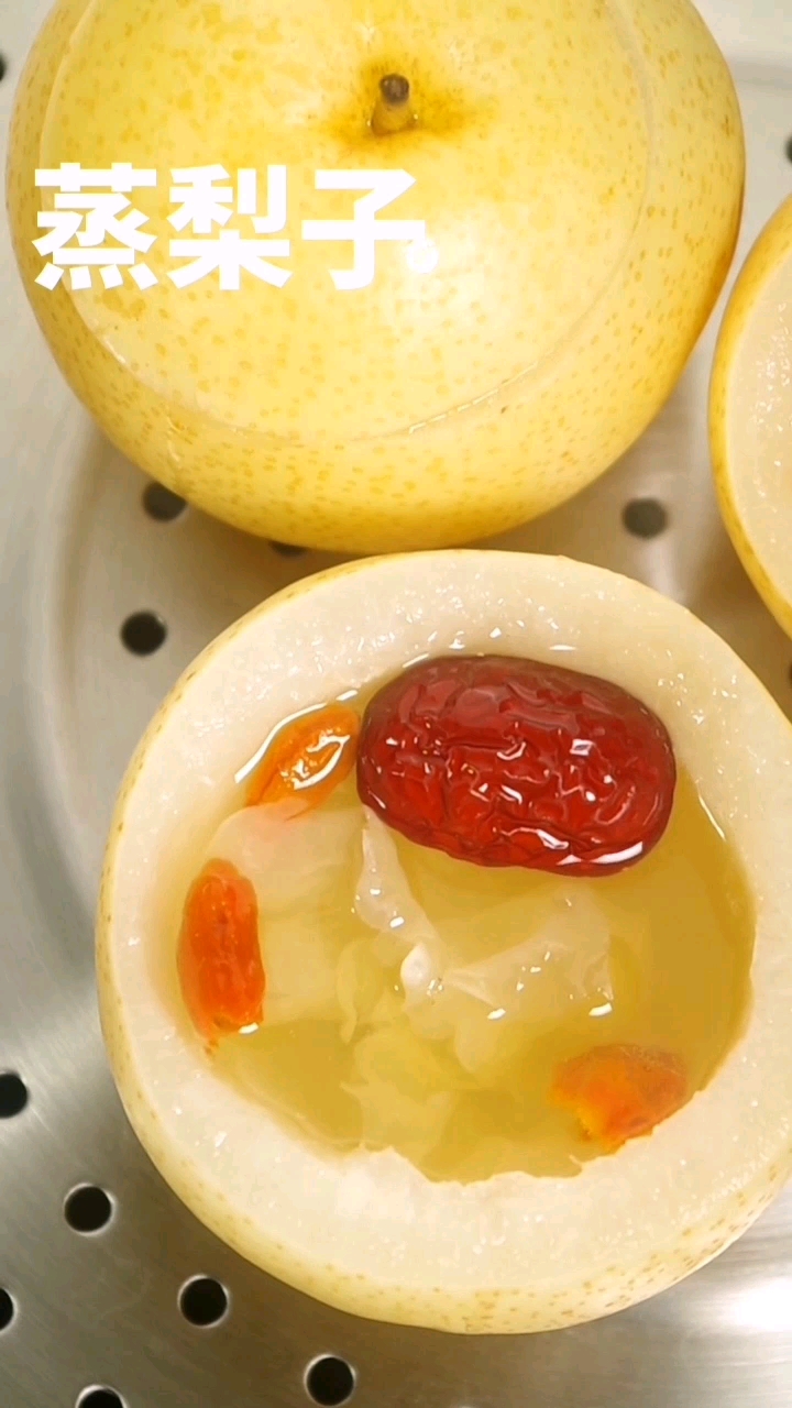 天气变冷易咳嗽,做份蜂蜜蒸梨子给你喝。