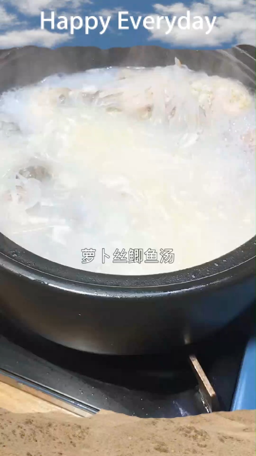 秋冬季节要常喝萝卜丝鲫鱼汤哦,做法简单