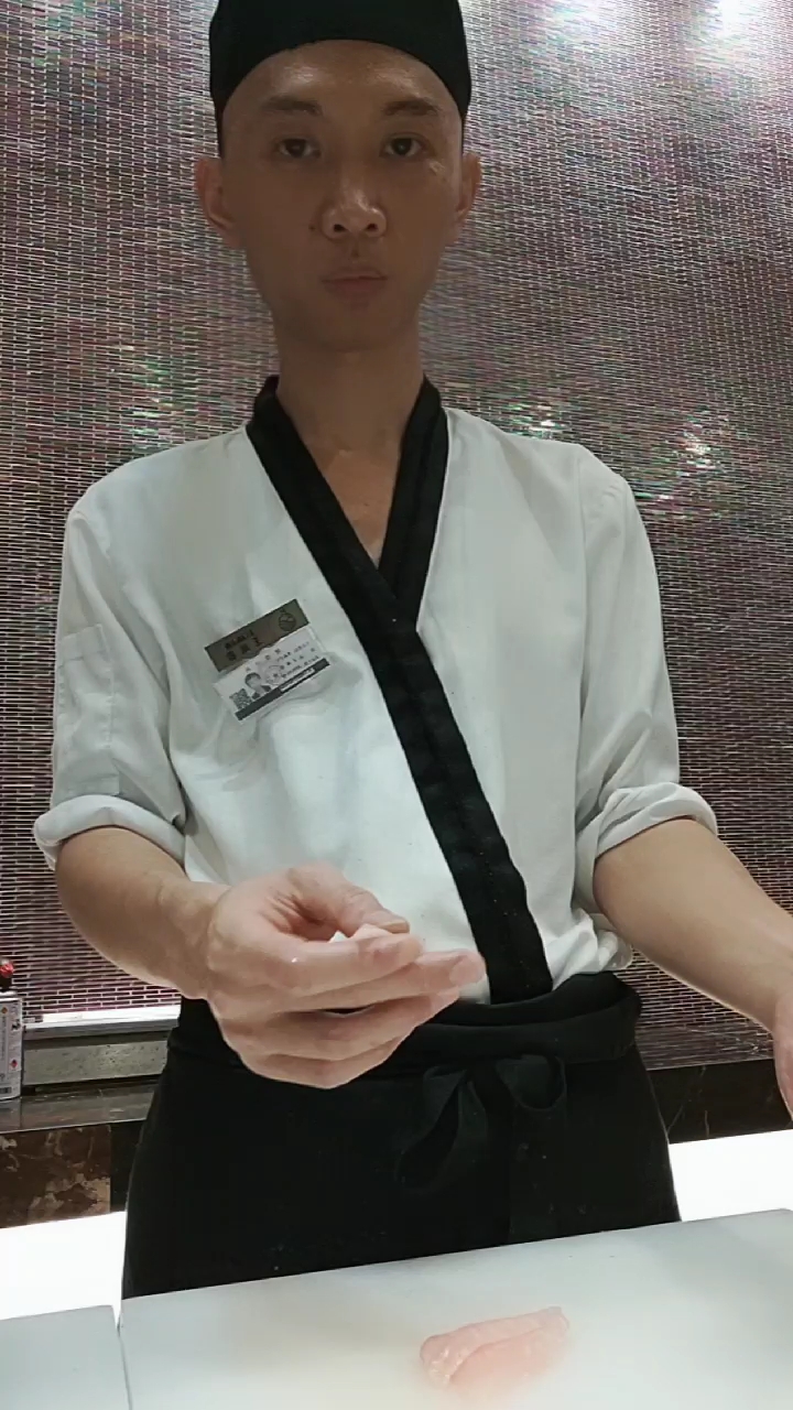 #深夜食堂#鲷鱼握寿司手握手法,欢喜的给点爱心