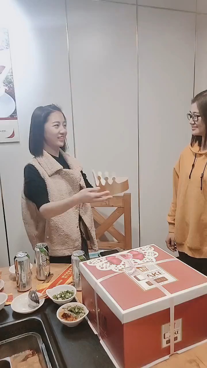 胸有多大,蛋糕就有多大,生日快乐!????