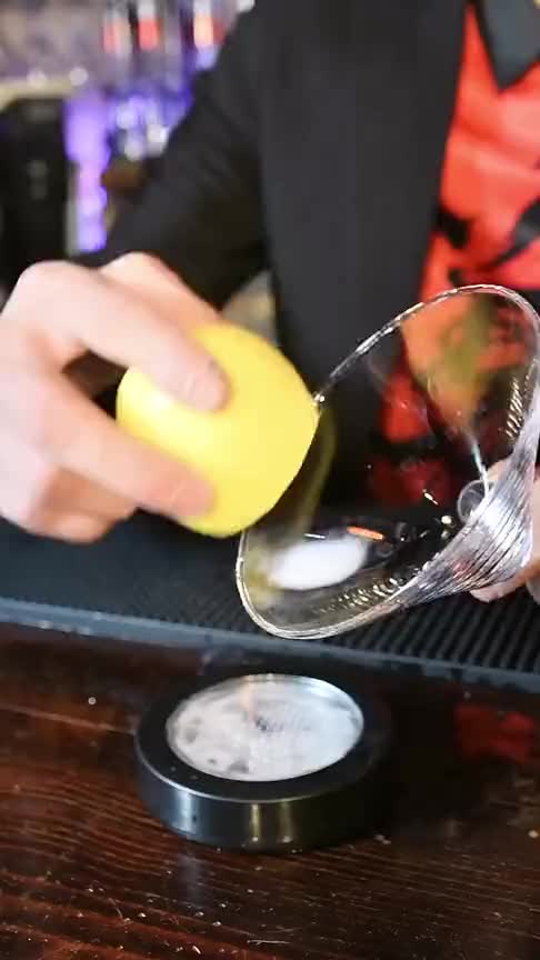 30块钱就买了这么一杯鸡尾酒,眼前一幕,我买排骨它不香吗