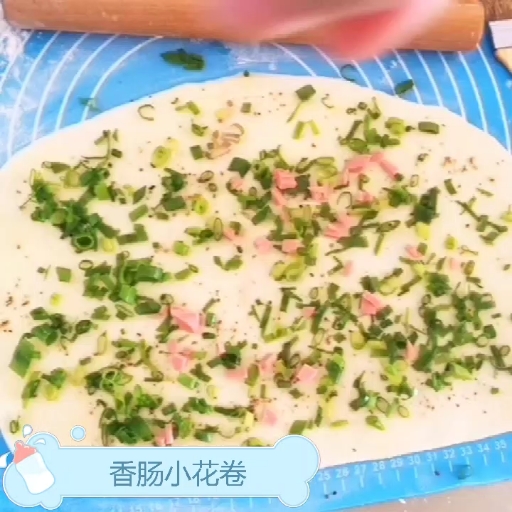 #自制美食#小郎昨天晚上蒸了小花卷,特意放了香肠邀请朋友过来品尝,挺香得
