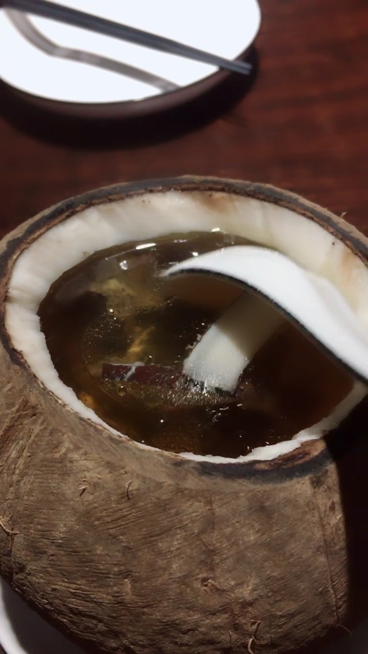 椰子竹丝鸡汤