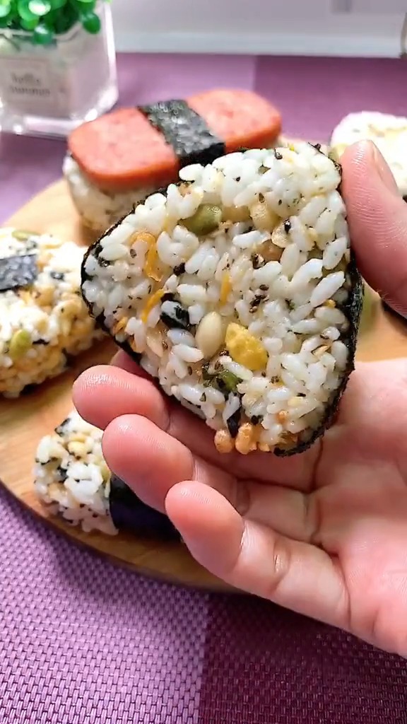 剩米饭可以不用浪费,超简单的饭团