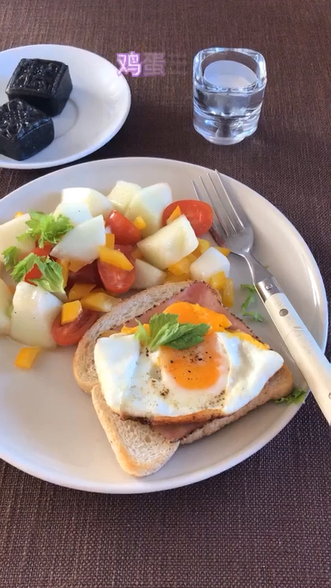 来一份这样的早午餐好不好?中西全上阵,营养特丰富。#动态集结令# #今天吃什么#