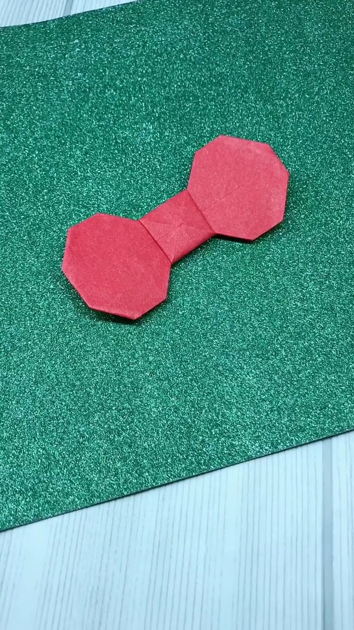 手工折纸:小领结教程,装个喇叭是不是变成柯南的变声器呢