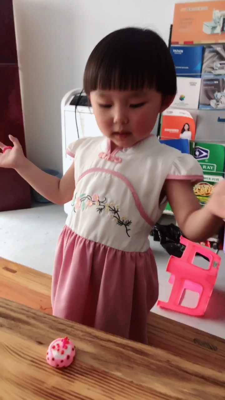 #家有二胎#姐姐给她做的彩泥蛋糕,生日快乐