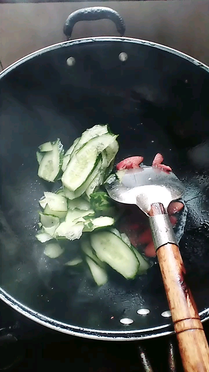 黄瓜炒火腿肠