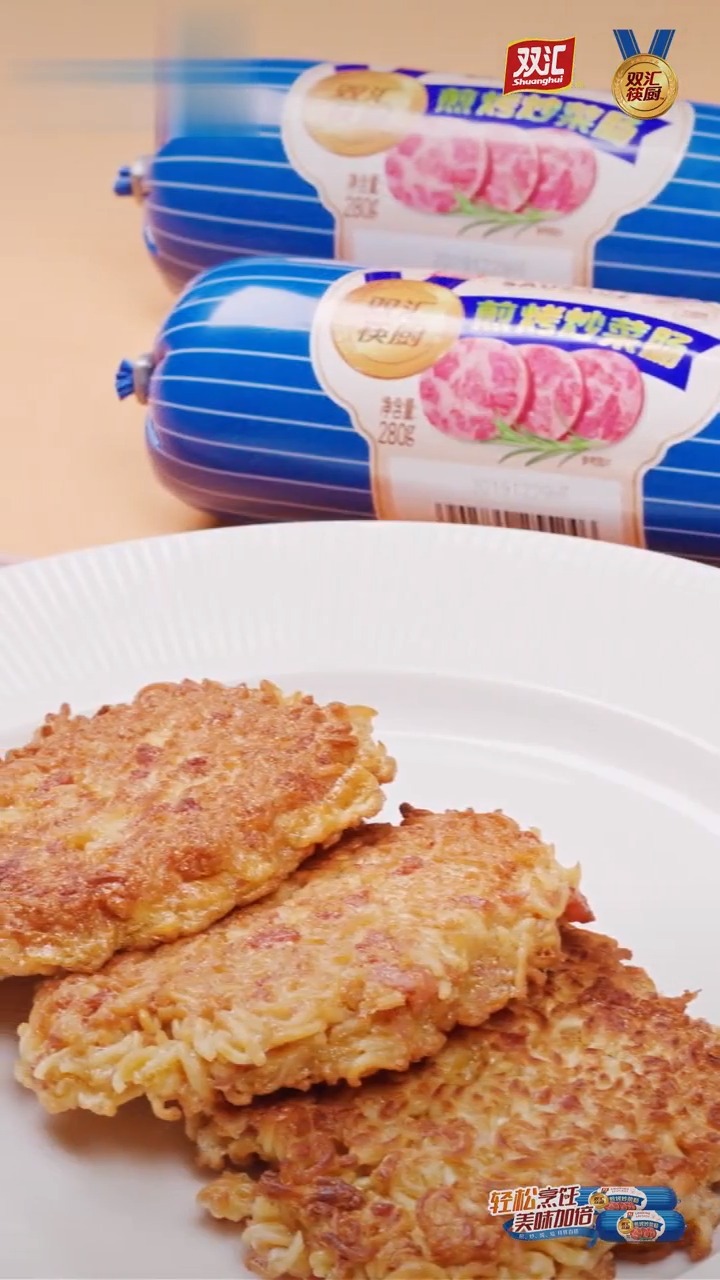 #网红泡面#双汇火腿肠创意泡面双汇蛋饼做法