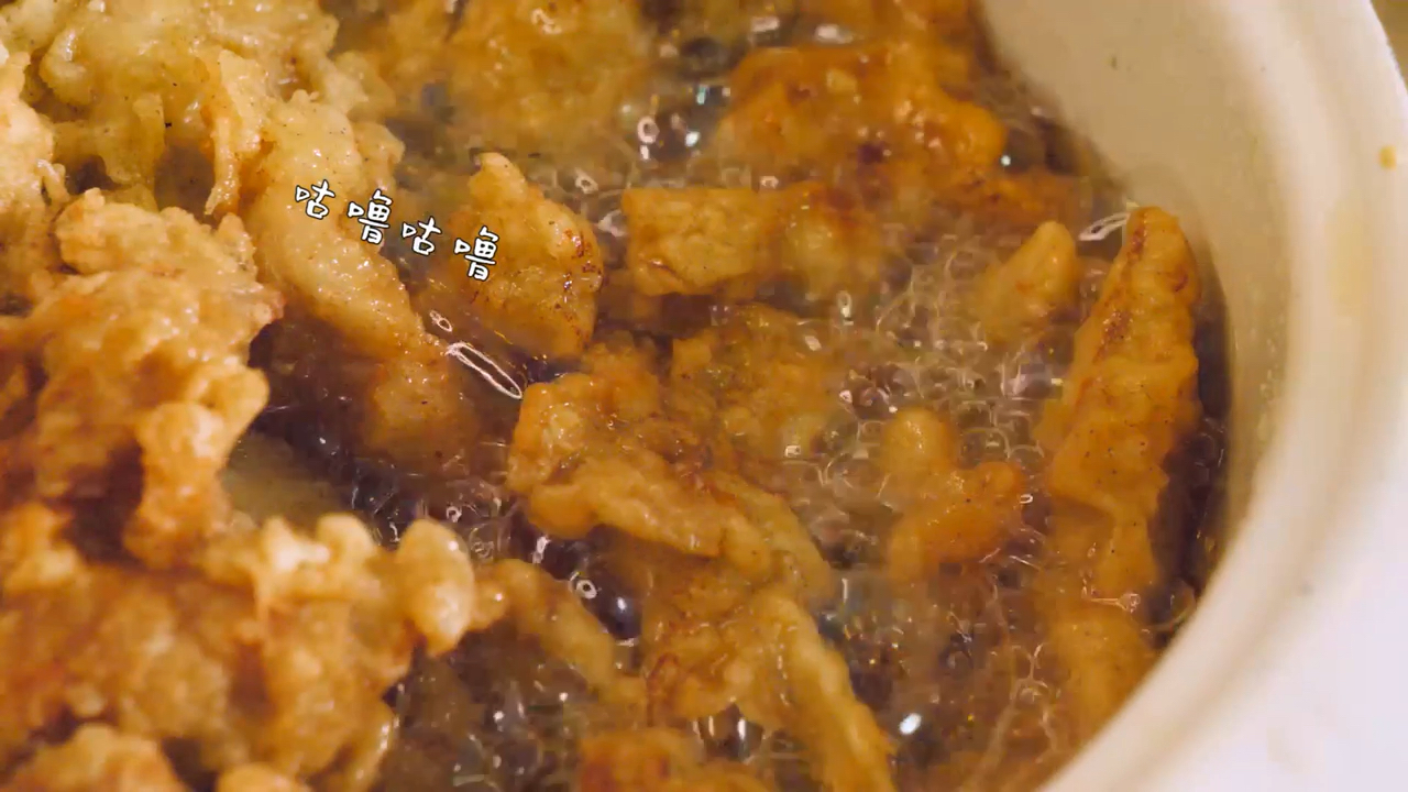 #美食#歪～吃零食吗！我有小酥肉哦～