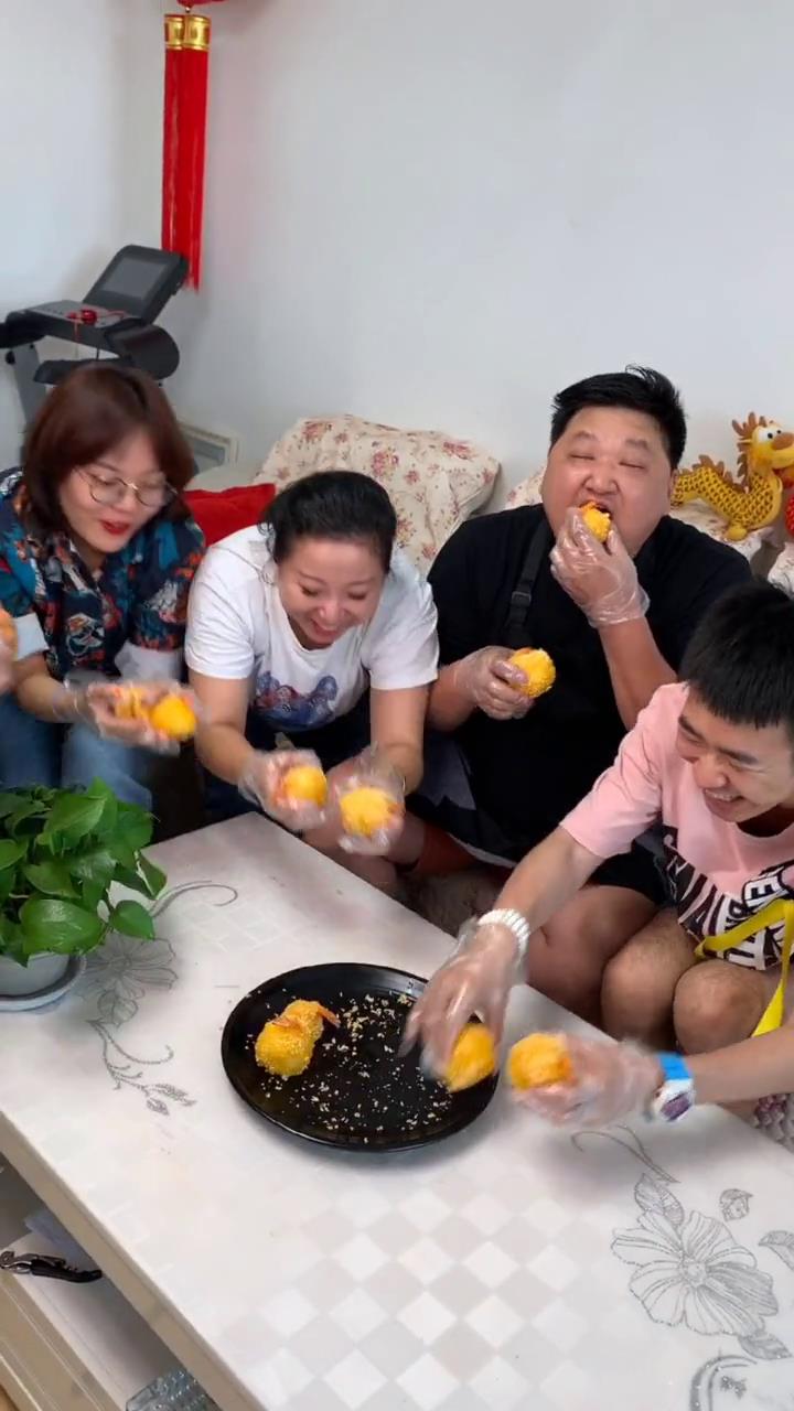 家庭版黄金土豆虾球做法,感谢朋友们的支持。#美食 家人们感觉我的新发型咋样?