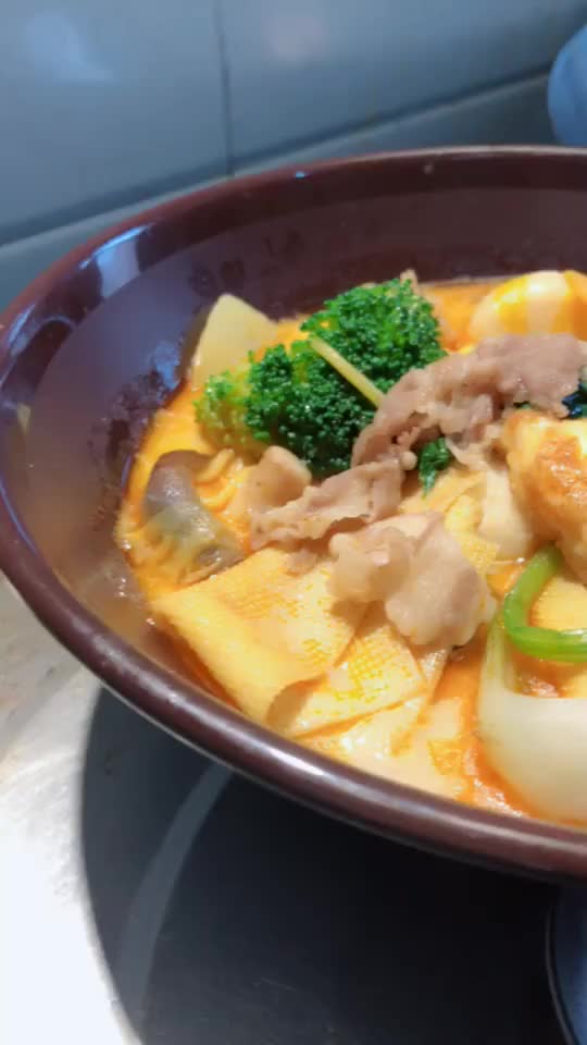 别让生活耗尽了你的耐心和向往,你还有诗和远方,羊肉和西兰花,蟹黄包和章鱼丸,煎鸡蛋和麻辣烫