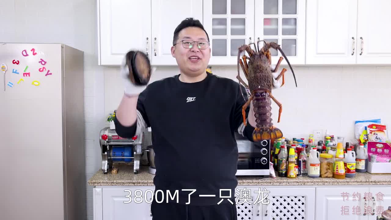 3800买1只澳龙1只黑金鲍,做“海鲜炒方便面”鲜味十足,名不虚传