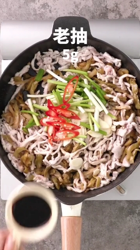 #爱美食爱生活#拌饭拌面好吃极了,香辣榨菜肉丝