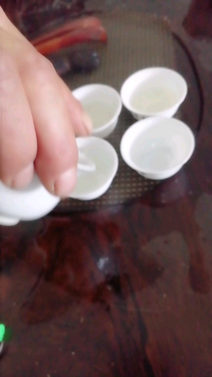 凤凰单枞八仙 茶汤清亮,淡淡桂花香 入口青甜