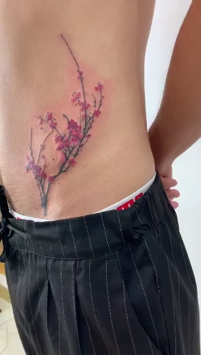 #寻找最牛手艺人#梅花寓意:不畏惧、高洁孤傲、坚韧不拔、吉祥幸福的意思#纹身#杭州大唐纹身