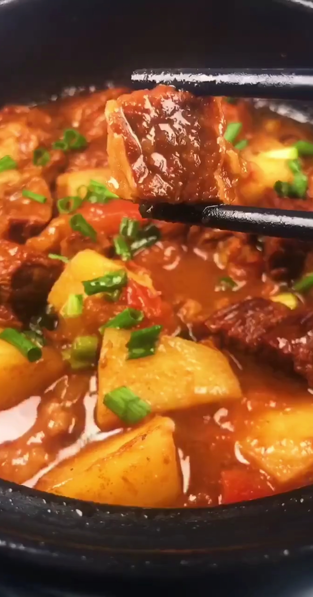 番茄土豆炖牛腩,汤汁浓郁,非常好吃