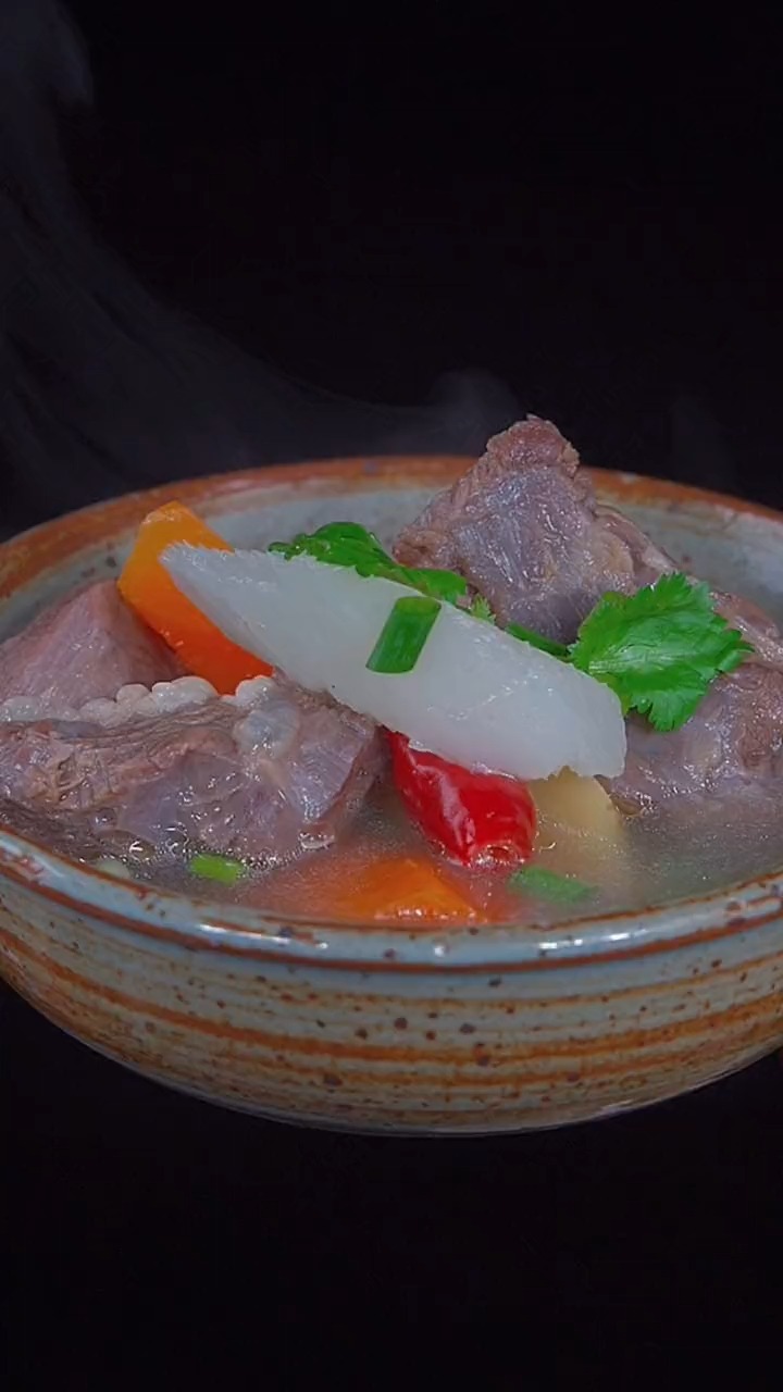 这样炖的牛肉汤,汤鲜味美。没有牛腥味!# 牛肉汤