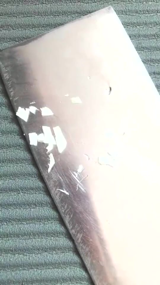 #搞笑段子#德国买回来的双立人,做饭拍了个蒜,刀居然断两半了