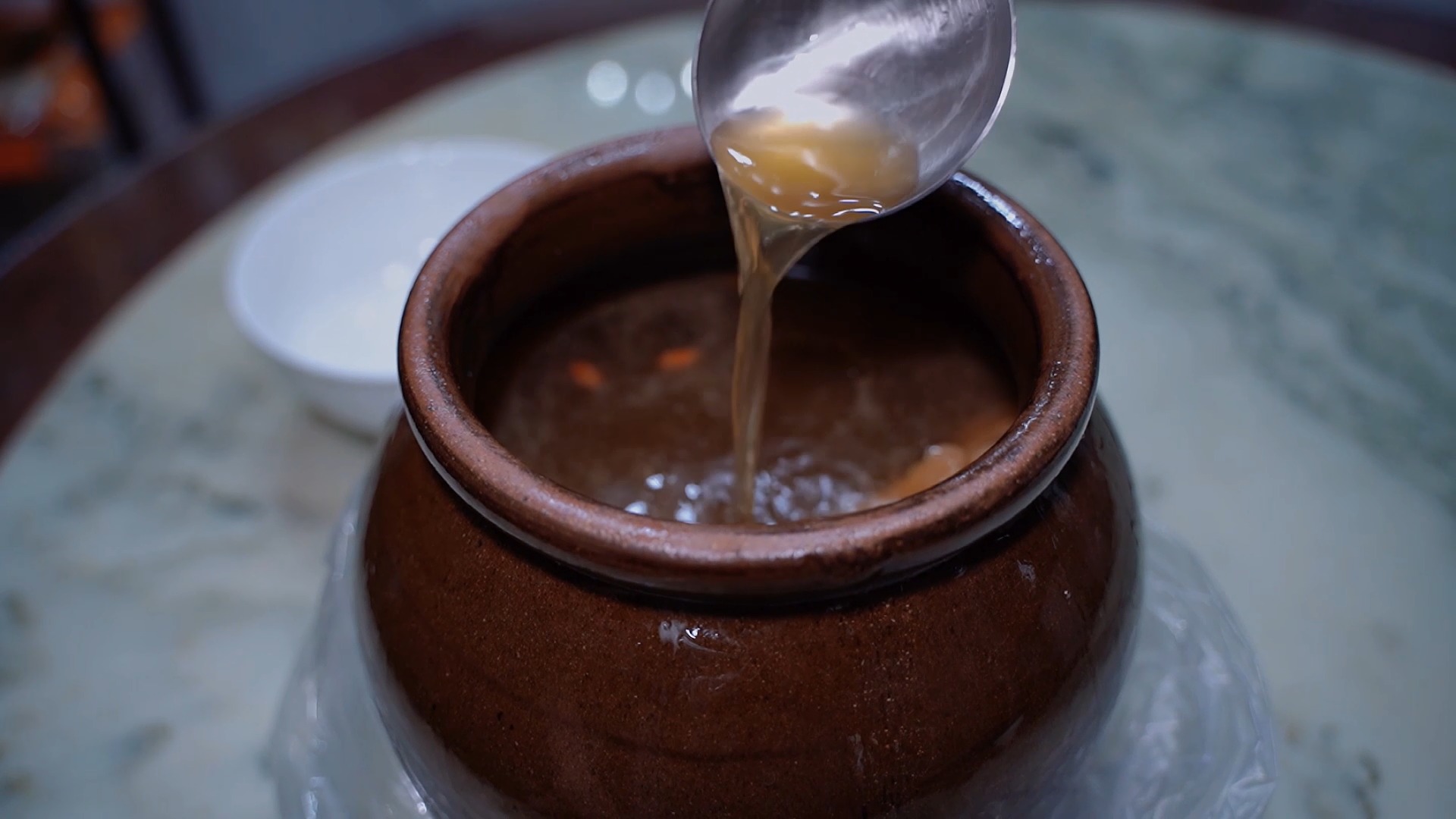 #美食探店#石头加温8小时慢炖,不放调味料,这锅老鸭汤你觉得怎么样?