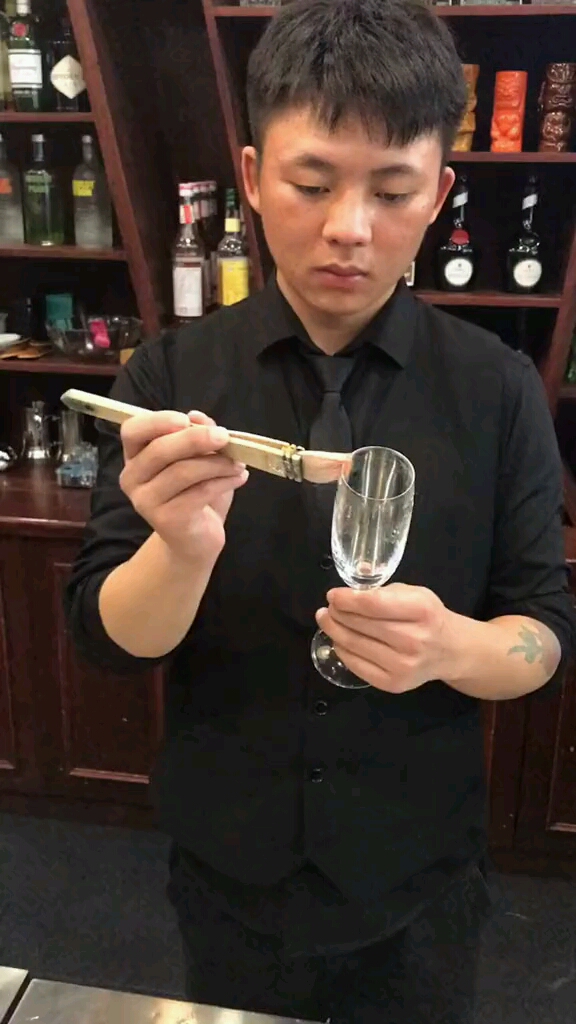 这红唇鸡尾酒好喝不上头80也不贵女孩子去酒吧不知道点啥时可以试试