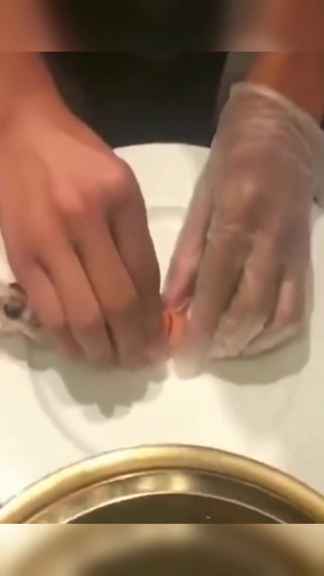 #我要上热门#鳌虾的正确打开方法,看了小哥这样做,我都不敢说我吃过虾